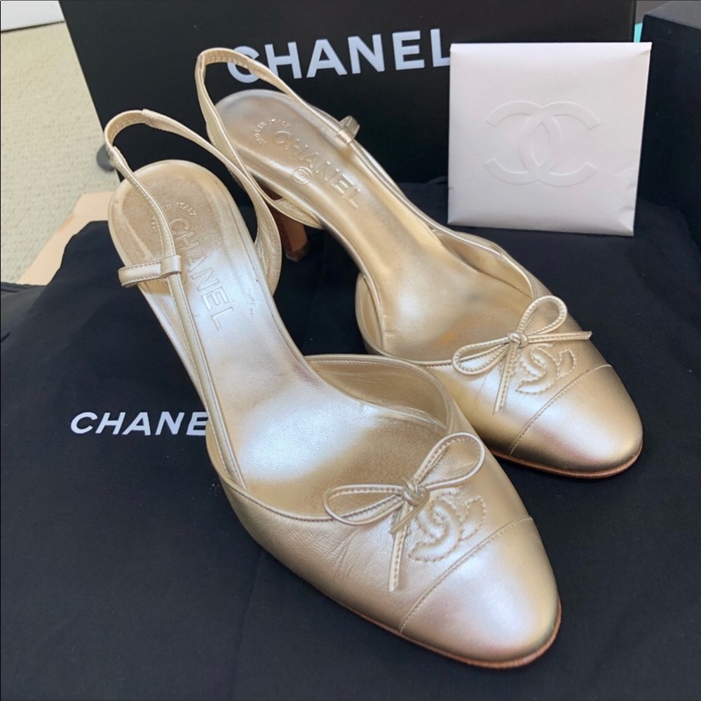 CHANEL PEARL WHITE HEELS, EUC!